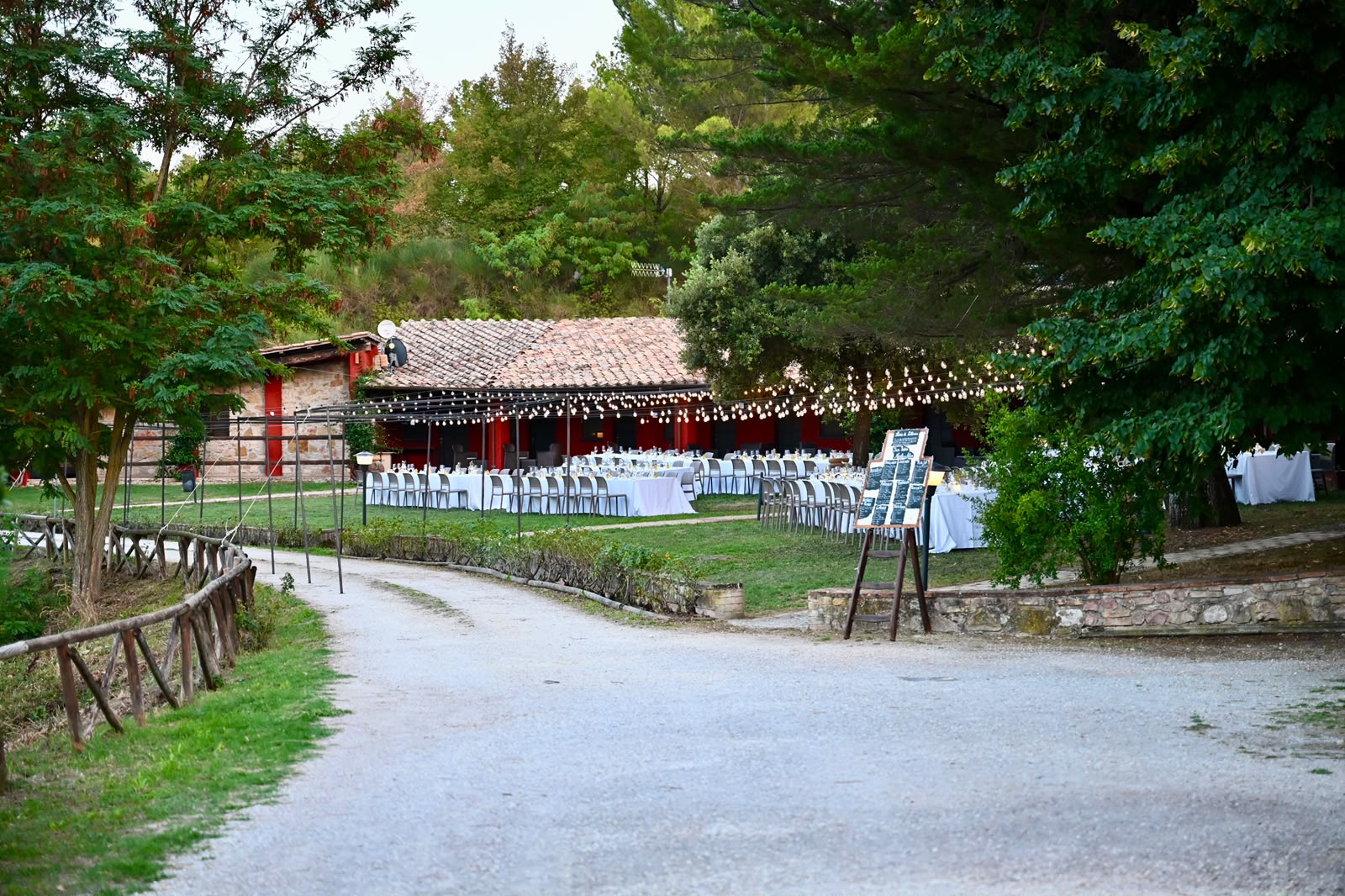 La cerimonia all'aperto sul belvedere del Poggio dei Pettirossi